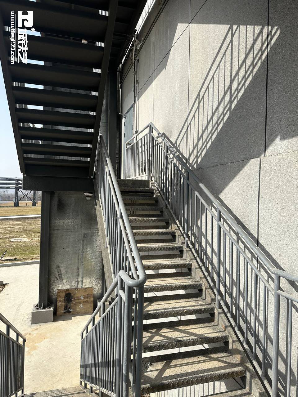 钢构楼梯|钢结构楼梯|定制楼梯GGT2201-实景拍摄-万款铁艺栏杆之钢构楼梯-视频讲解-图1