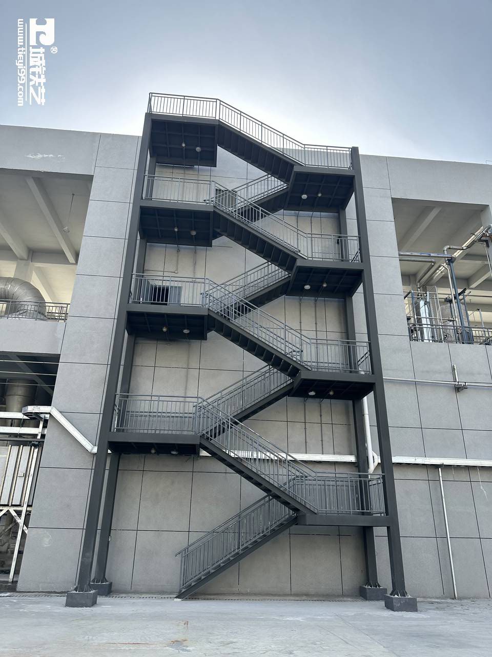 钢构楼梯|钢结构楼梯|定制楼梯GGT2201-实景拍摄-万款铁艺栏杆之钢构楼梯-视频讲解-图8