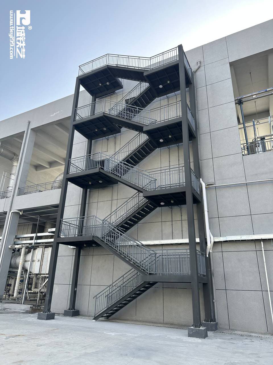 钢构楼梯|钢结构楼梯|定制楼梯GGT2201-实景拍摄-万款铁艺栏杆之钢构楼梯-视频讲解-图10